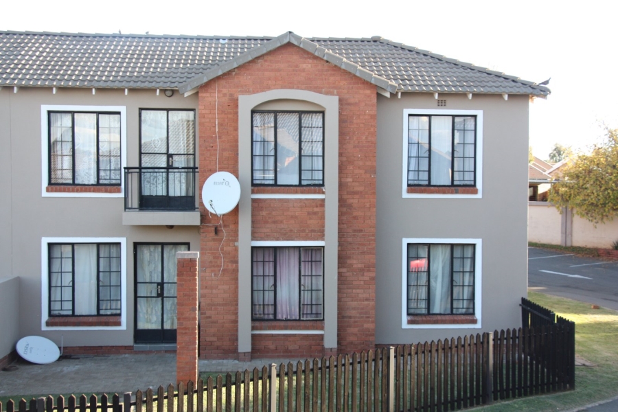 2 Bedroom Property for Sale in Hillside Free State